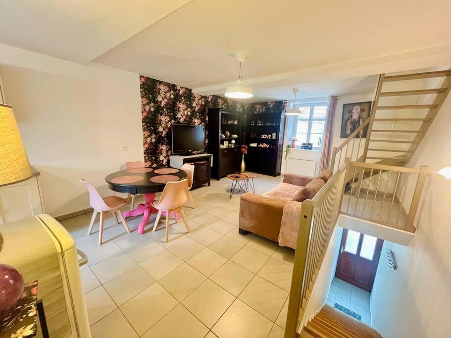 Magnifique Maison De Ville Morestel エクステリア 写真